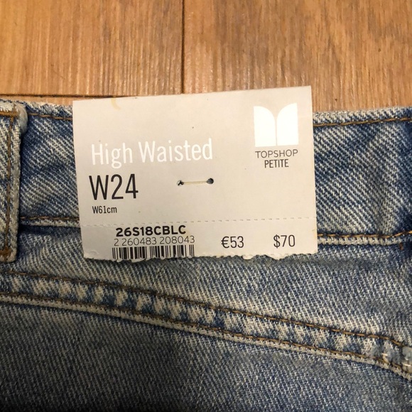 Topshop High waisted jean shorts with studding - Picture 6 of 6